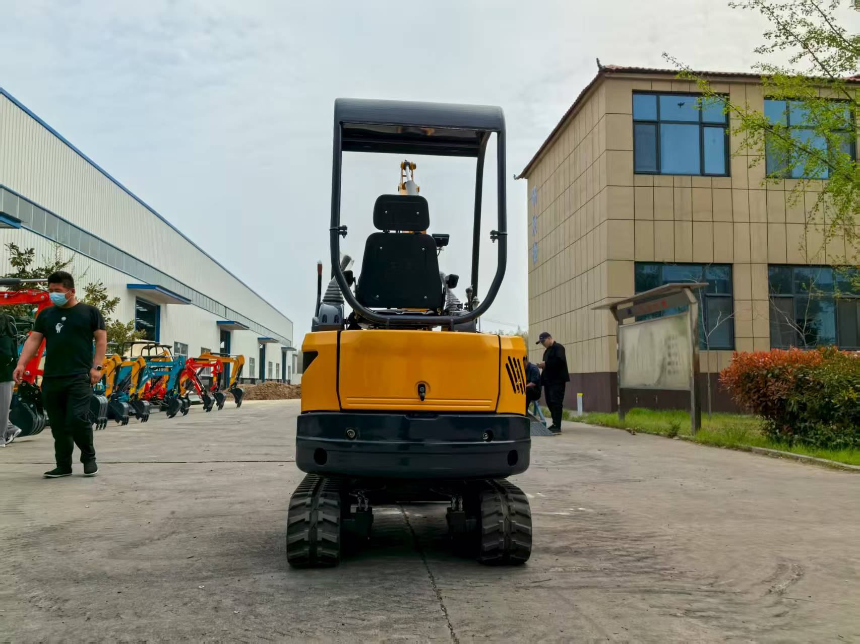 2T Tailless Small Excavator EP - Urban Farming Usa recension och pris